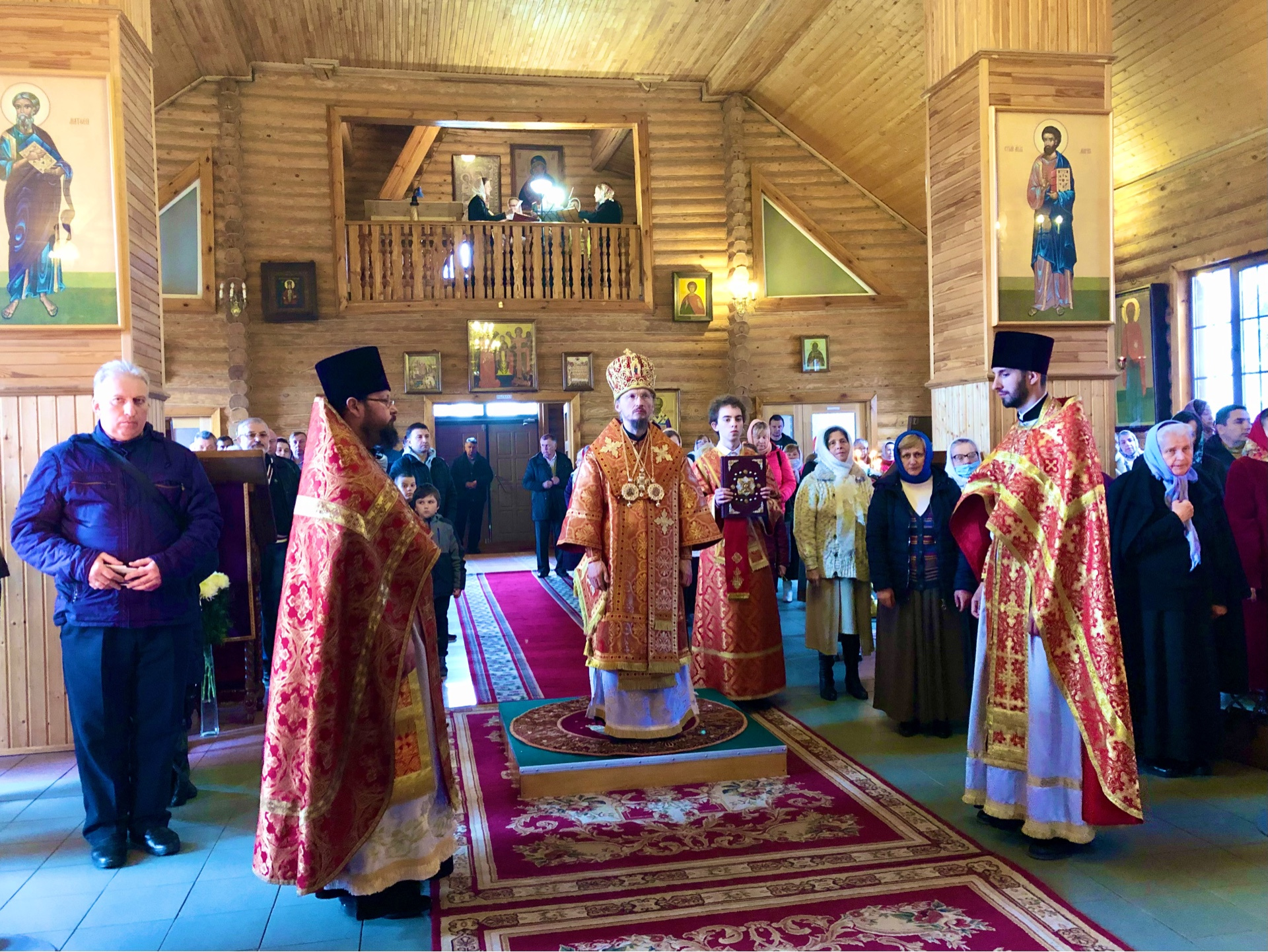 В день памяти великомученика Георгия Победоносца митрополит Вениамин  совершил Божественную литургию в одноименном храме городского поселка  Смиловичи | Епархии | Белорусская Православная Церковь | Новости |  Официальный портал Белорусской Православной Церкви