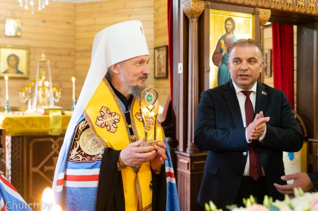 Митрополит Вениамин совершил благодарственный молебен в госпитале имени П. М. Машерова в преддверии Дня медицинского работника